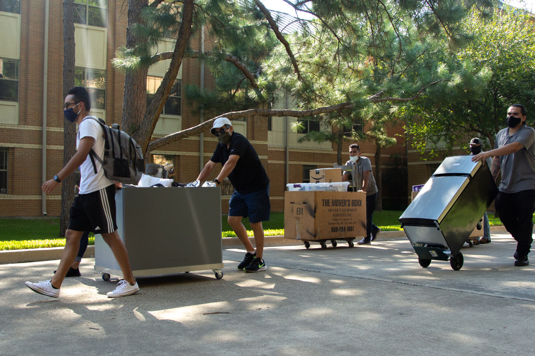 UTA students enjoy a smooth move-in amid social distancing guidelines